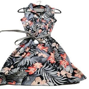 Tommy Bahama Aubrey Delicate Flora Island Zone Size Small. Only Worn once